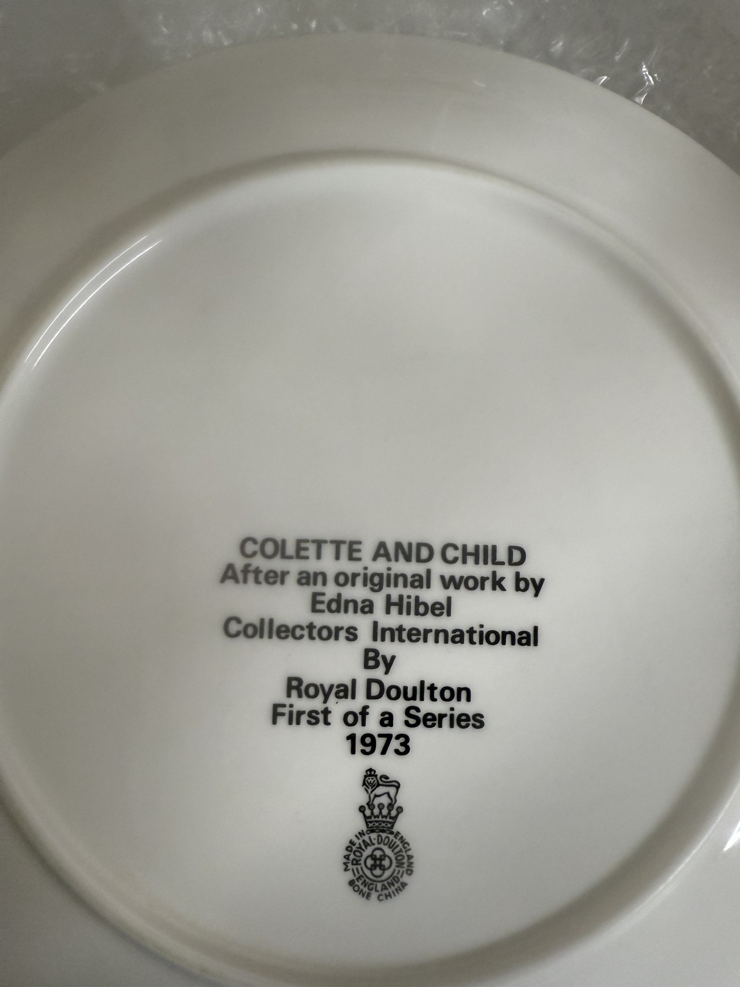 Edna Hibel Plates: Lucia and Child, Marilyn and Child, Kathleen and Child (Royal Doulton Collectors International) - image 3 of 10