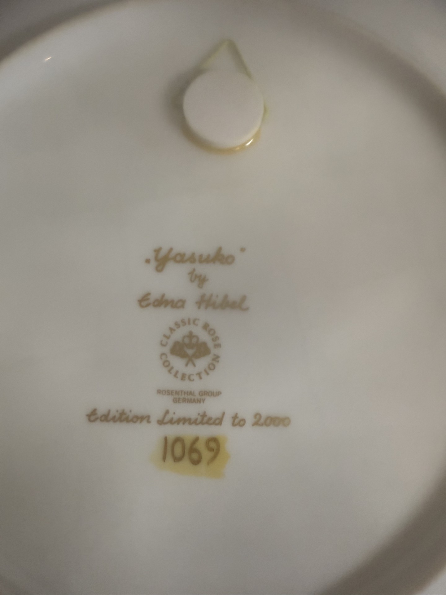 Edna Hibel Oriental Gold Edition Plates (Michio, Sakura, Yasuko) with Certificates - image 9 of 13