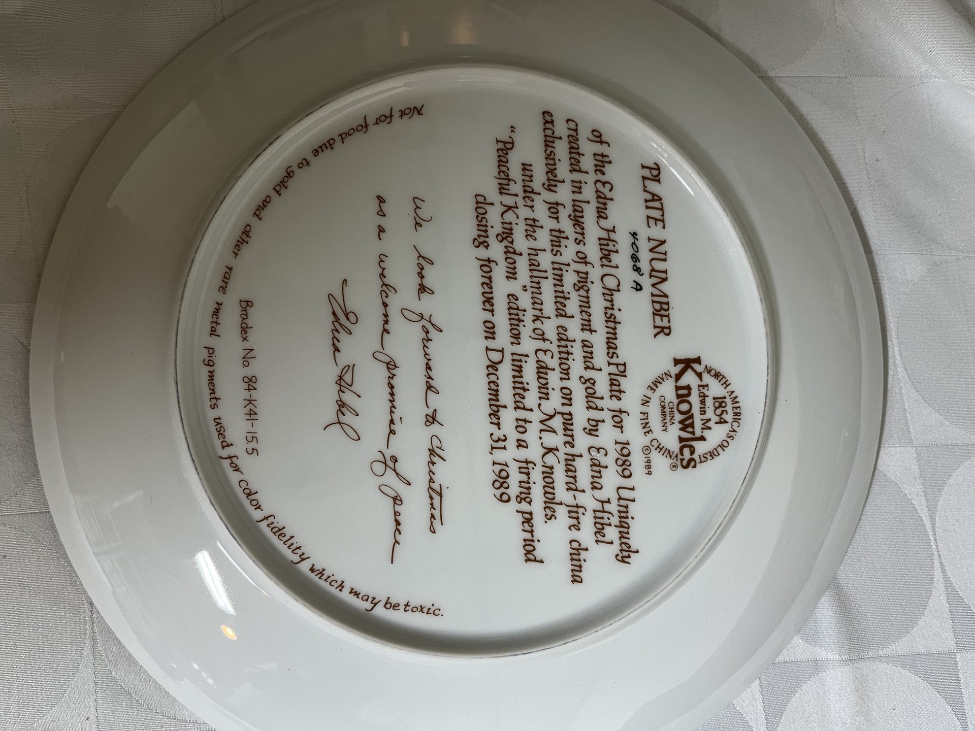 Two Hibel Christmas Plates - image 2 of 5