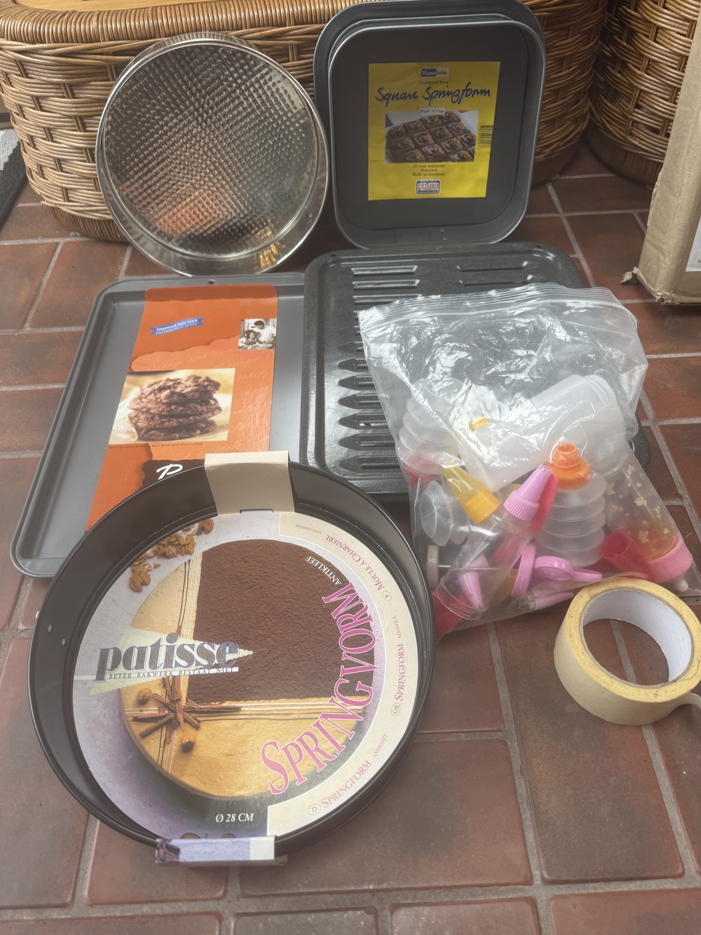 Assorted bakeware and baking accessories - image 1 of 8