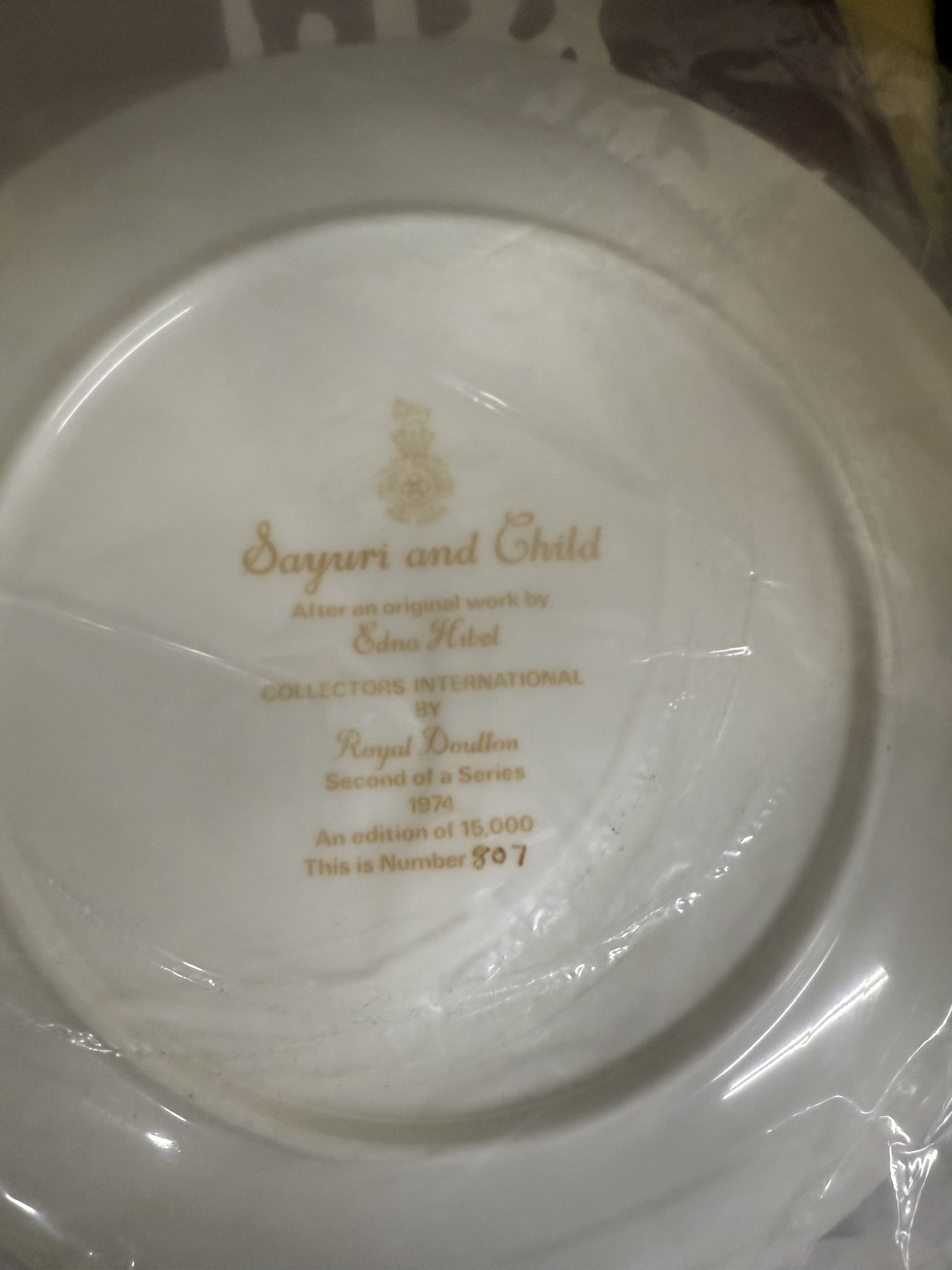 Royal Doulton Collectors International 'X and Child' mother‑and‑child porcelain plates - image 3 of 12