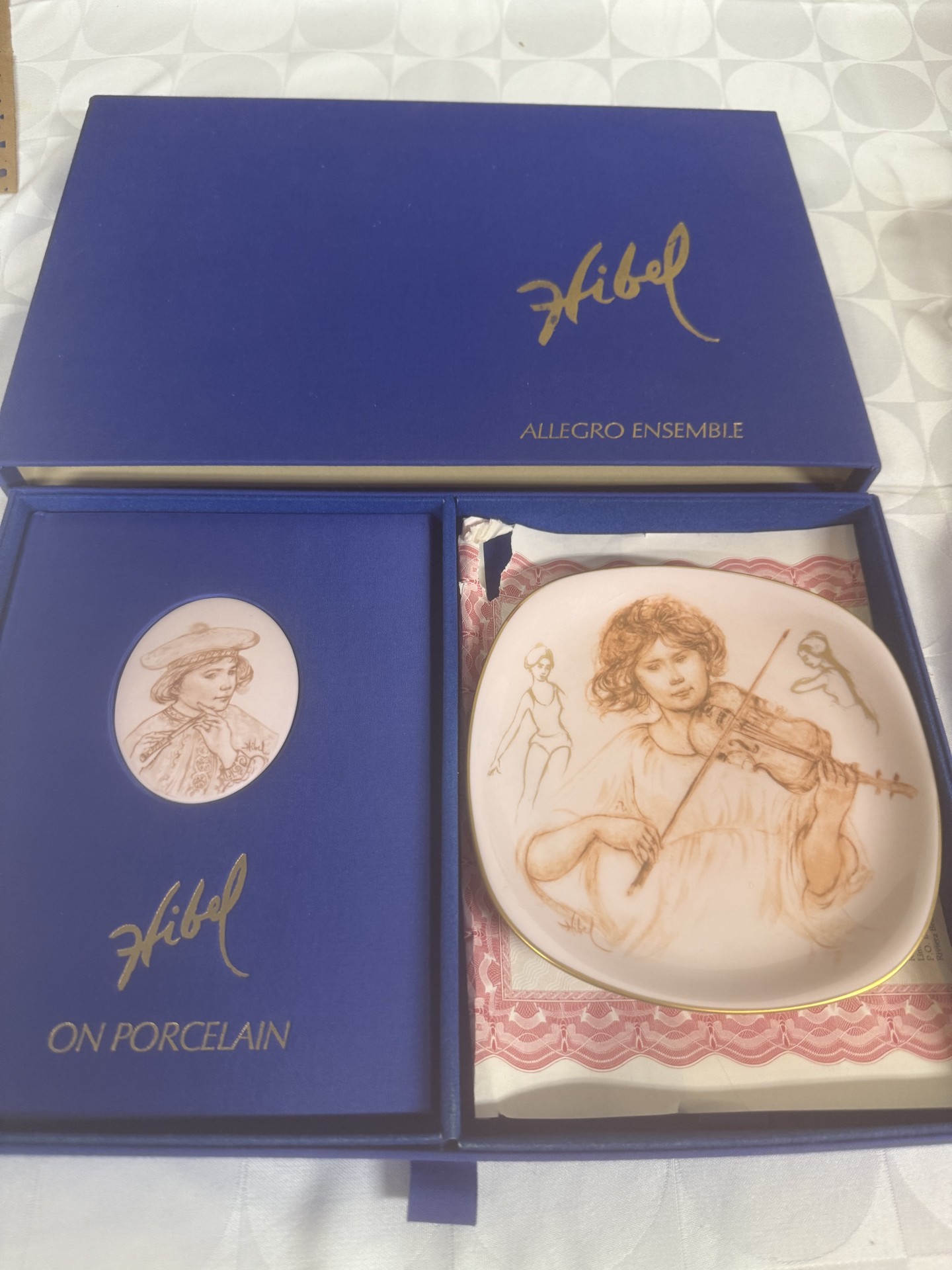 Hibel Allegro Ensemble Porcelain Plate Set with Certificate - image 1 of 6