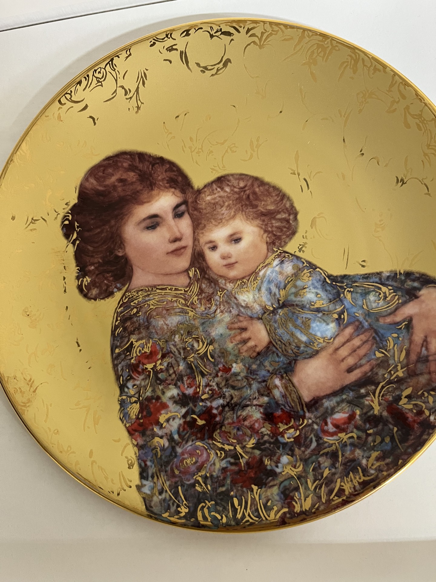 Set of decorative porcelain plates with romantic scenes - image 1 of 9