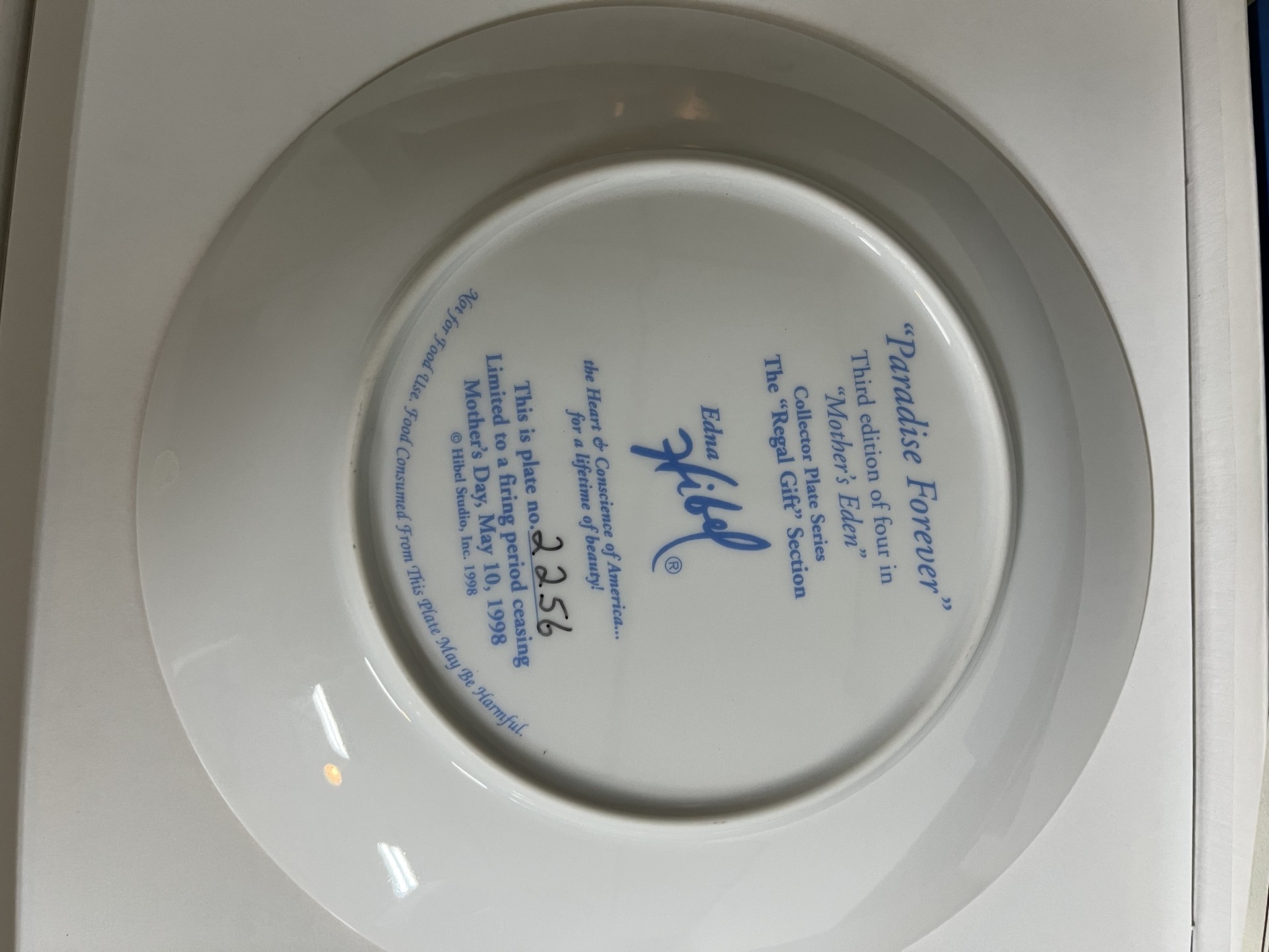 Set of decorative porcelain plates with romantic scenes - image 8 of 9