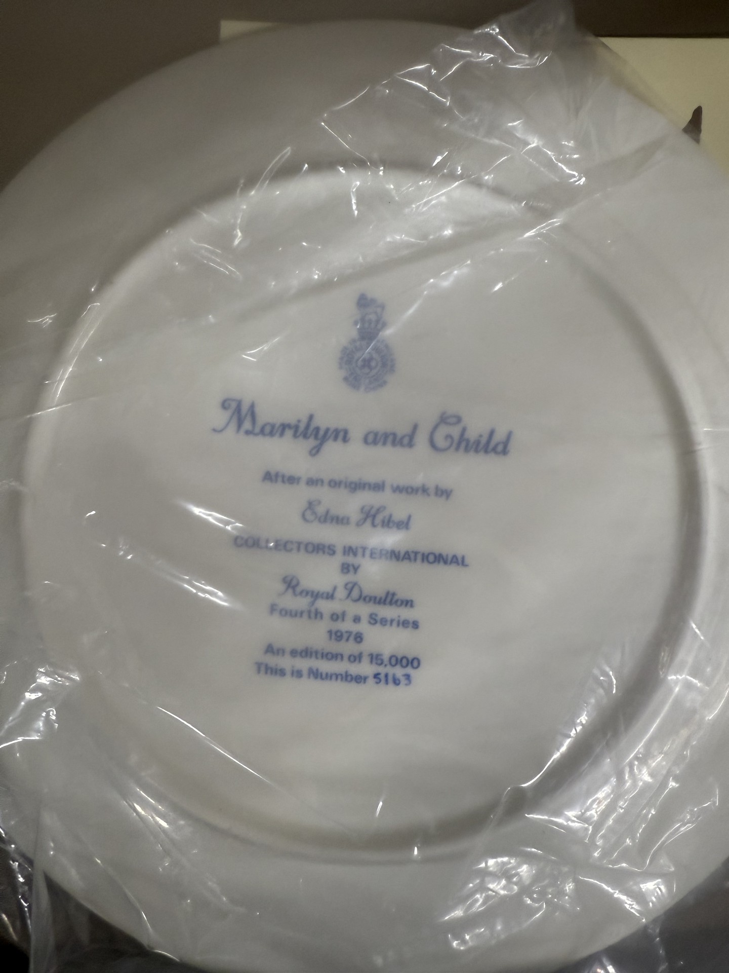 Royal Doulton Collectors International 'X and Child' mother‑and‑child porcelain plates - image 9 of 12