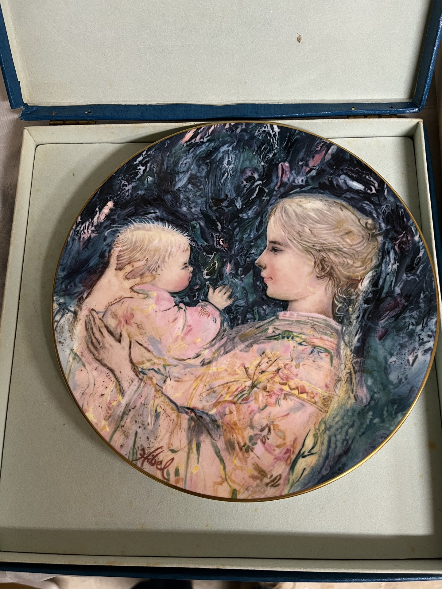 Edna Hibel Mother and Child Plate Set (Kristina and Child, Marilyn and Child, Lucia and Child) - image 1 of 9