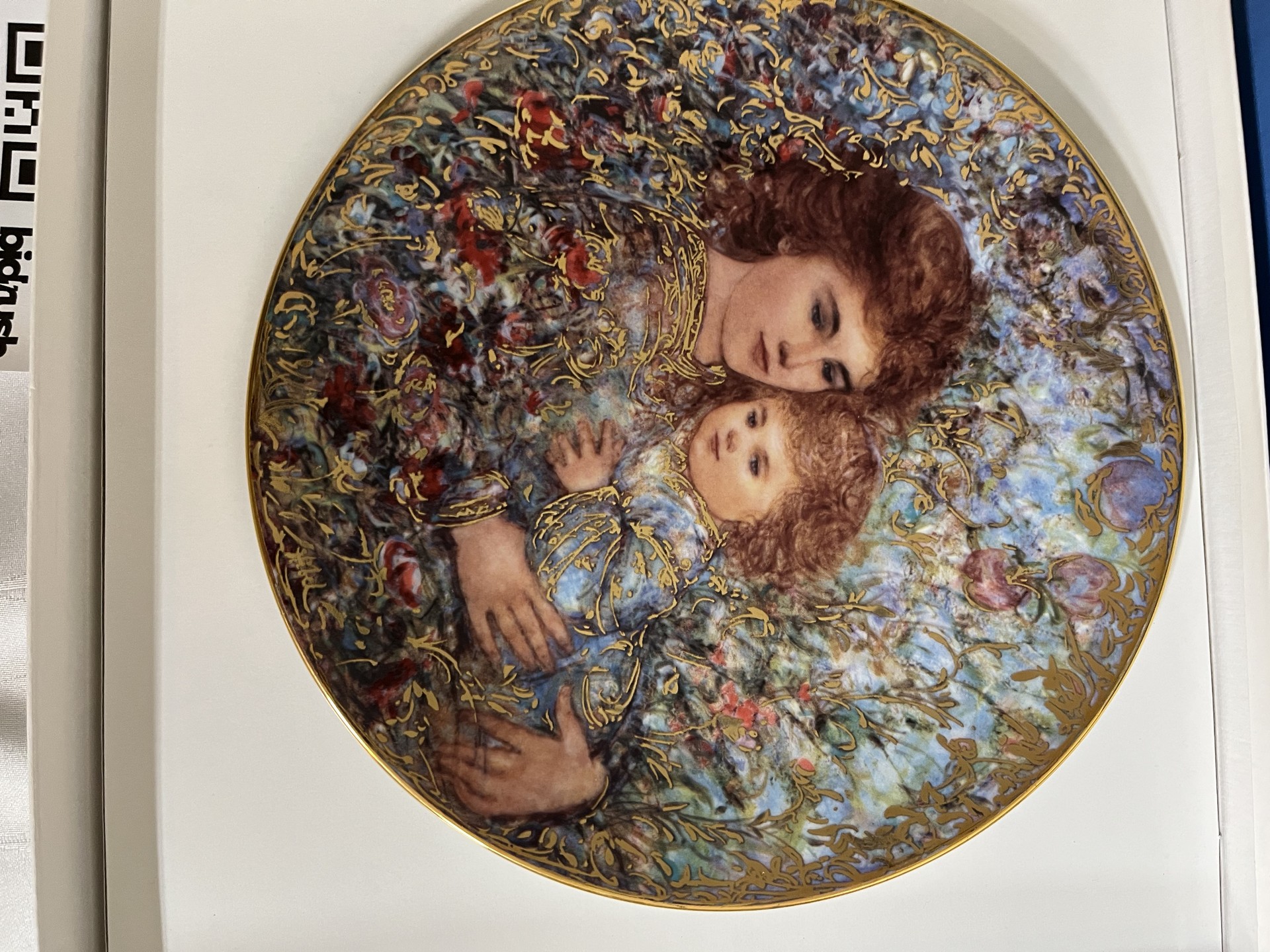 Set of decorative porcelain plates with romantic scenes - image 7 of 9