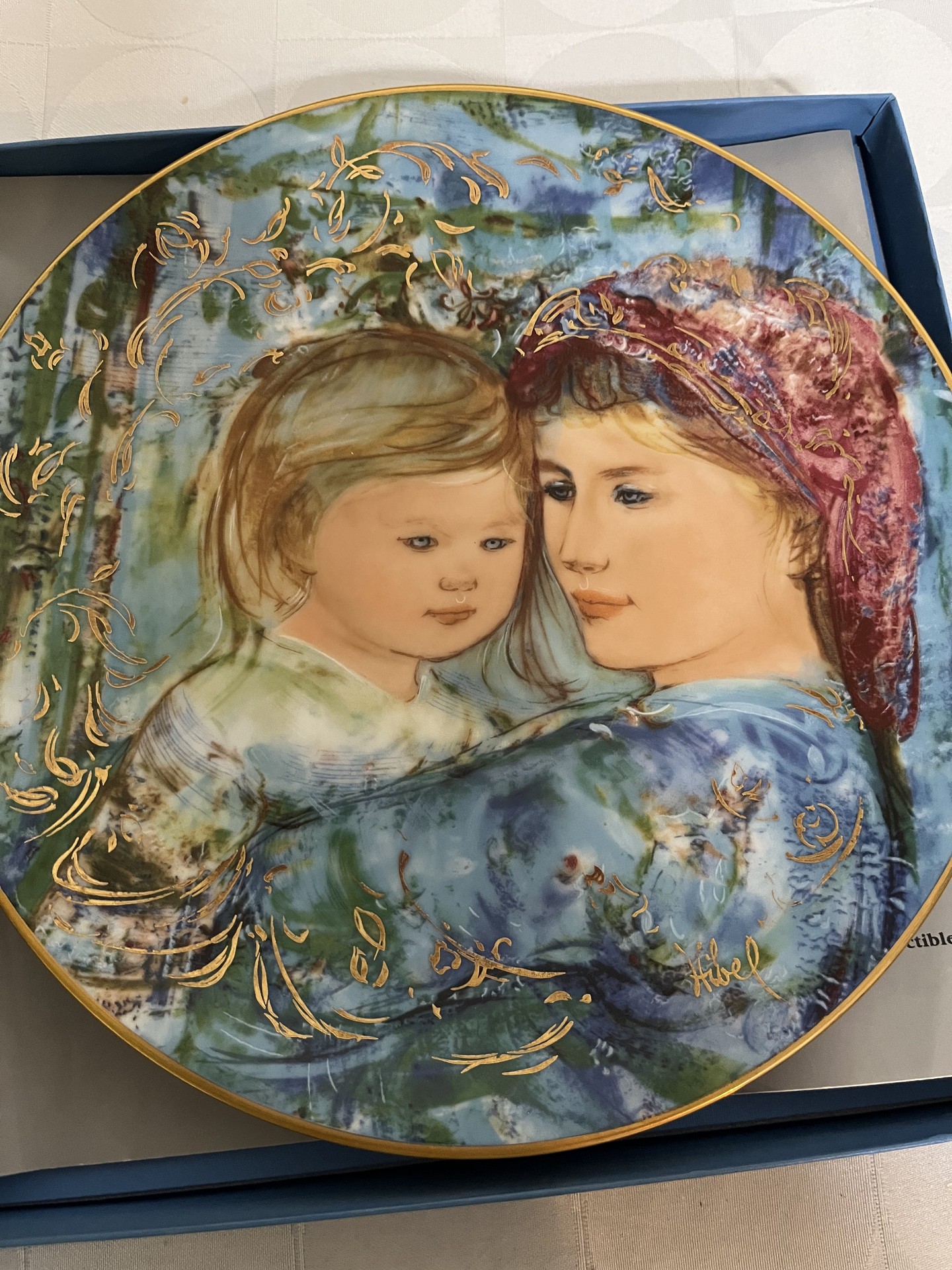 Set of decorative porcelain plates with romantic scenes - image 3 of 9