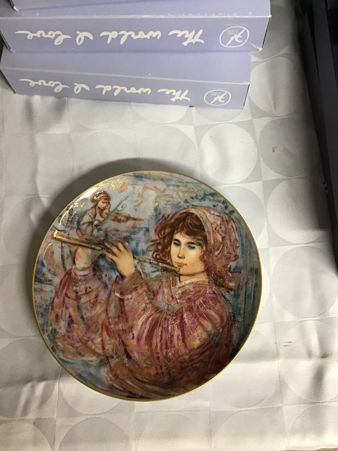 Two decorative porcelain plates with vintage painted scenes - image 3 of 7