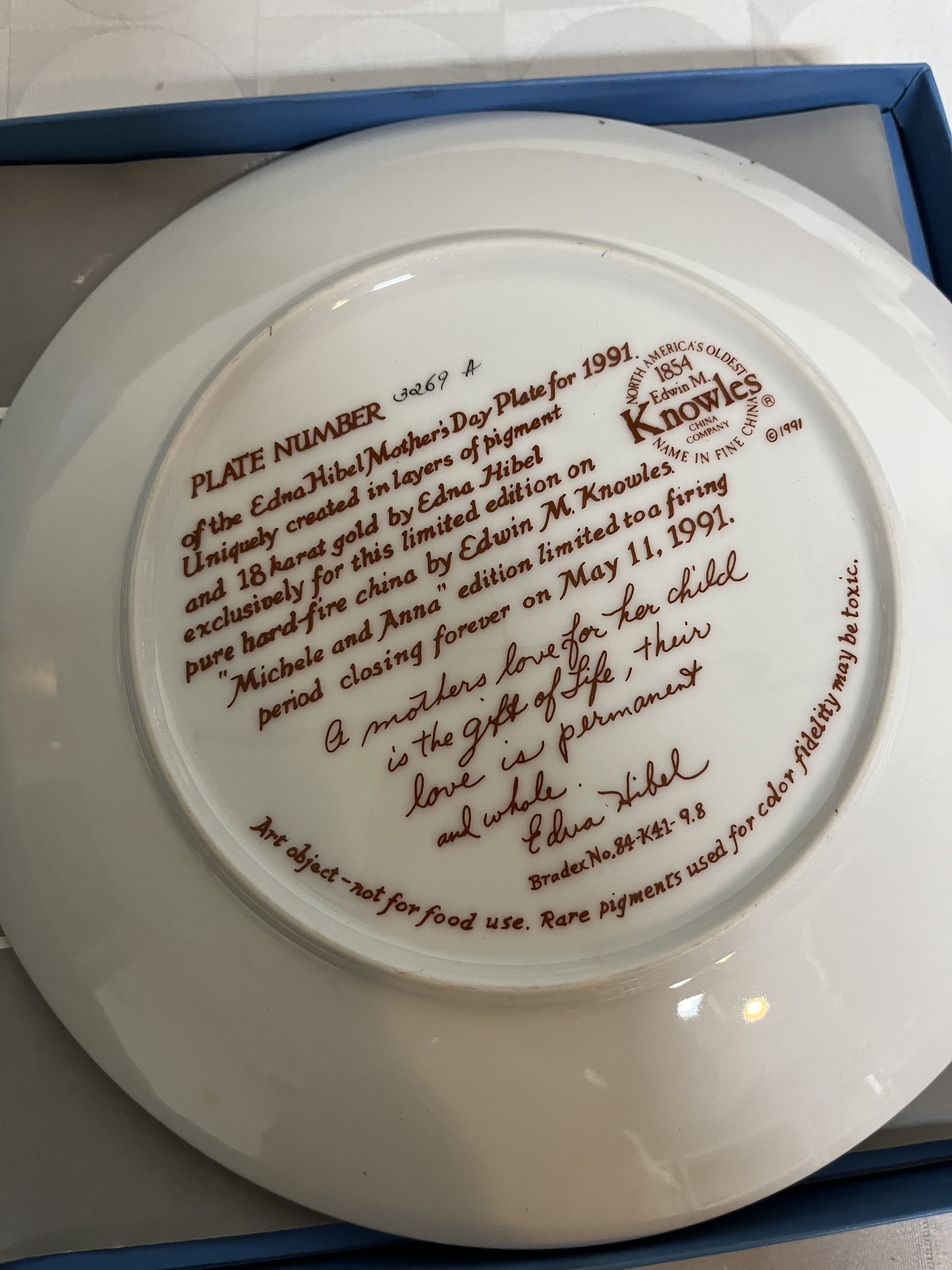 Set of decorative porcelain plates with romantic scenes - image 4 of 9