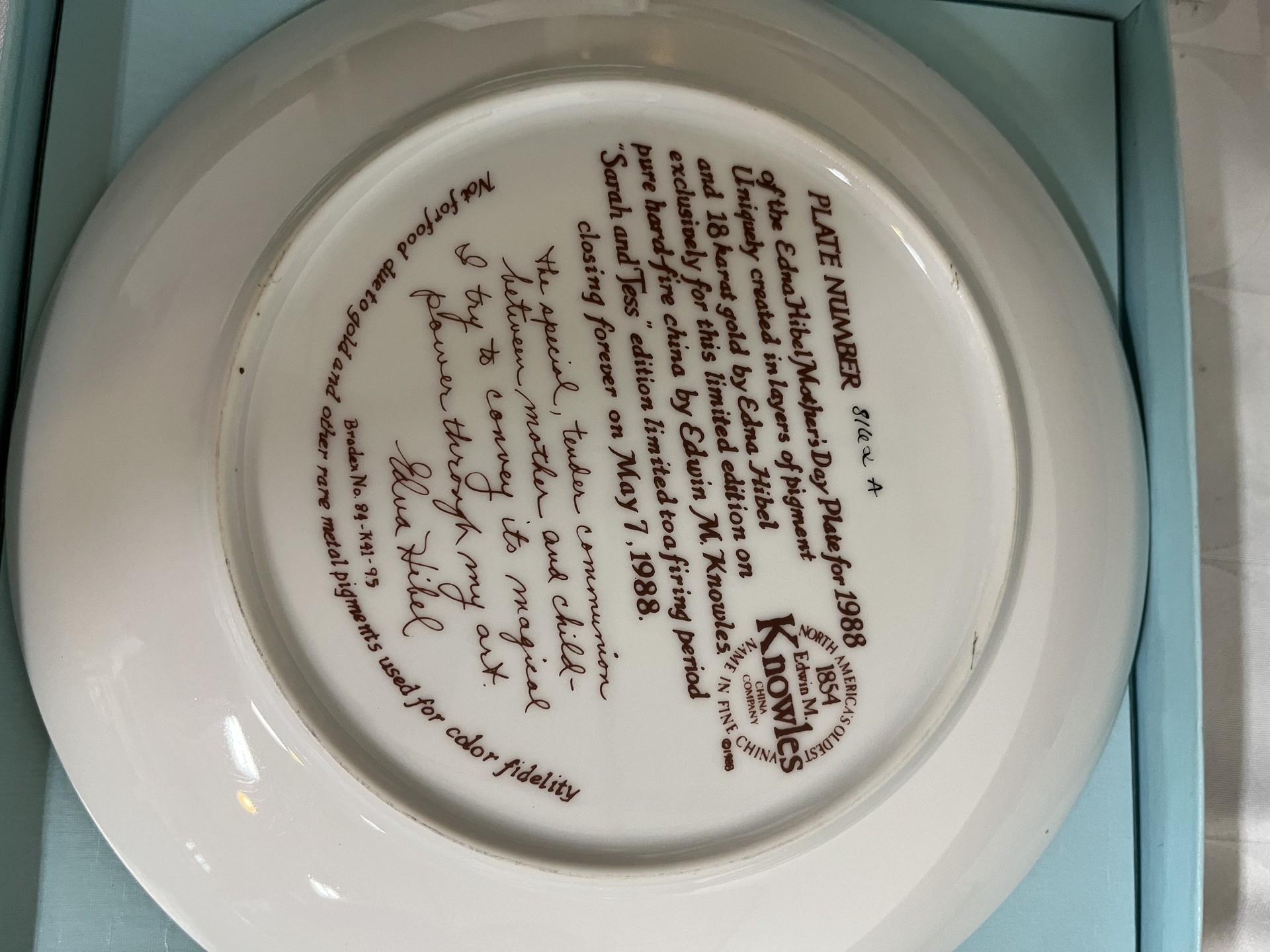 Set of decorative porcelain plates with romantic scenes - image 6 of 9