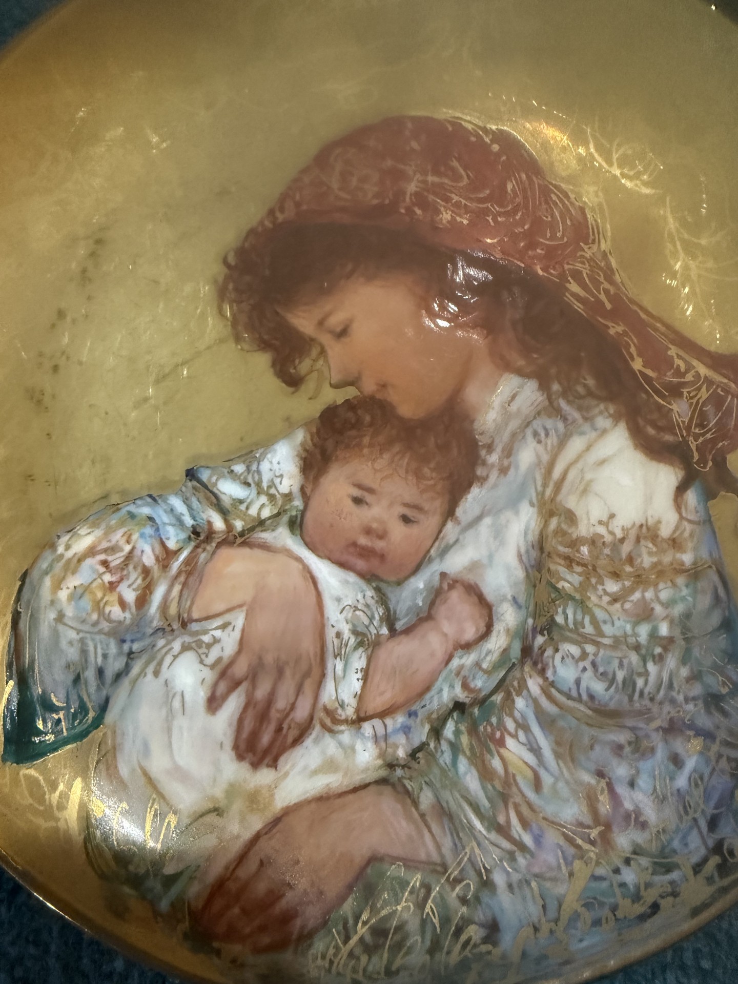 Gilded Madonna and Child decorative plate - image 2 of 6