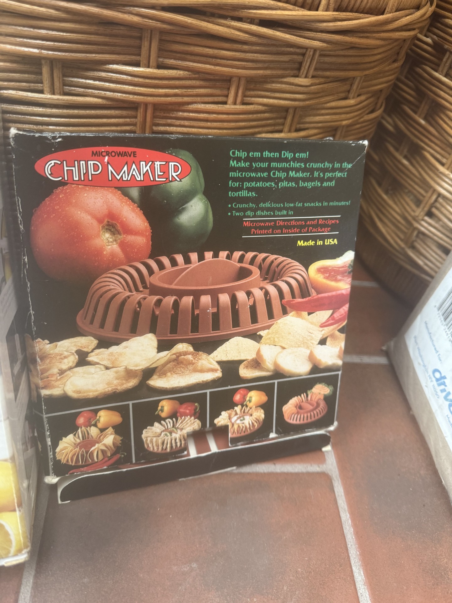 Assorted Kitchen Gadgets and Bakeware Boxes - image 8 of 10