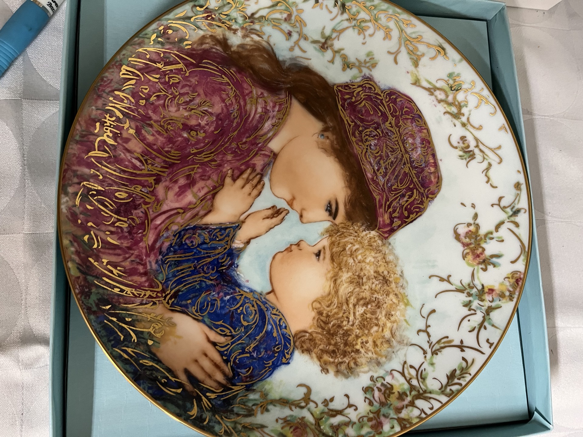 Set of decorative porcelain plates with romantic scenes - image 5 of 9