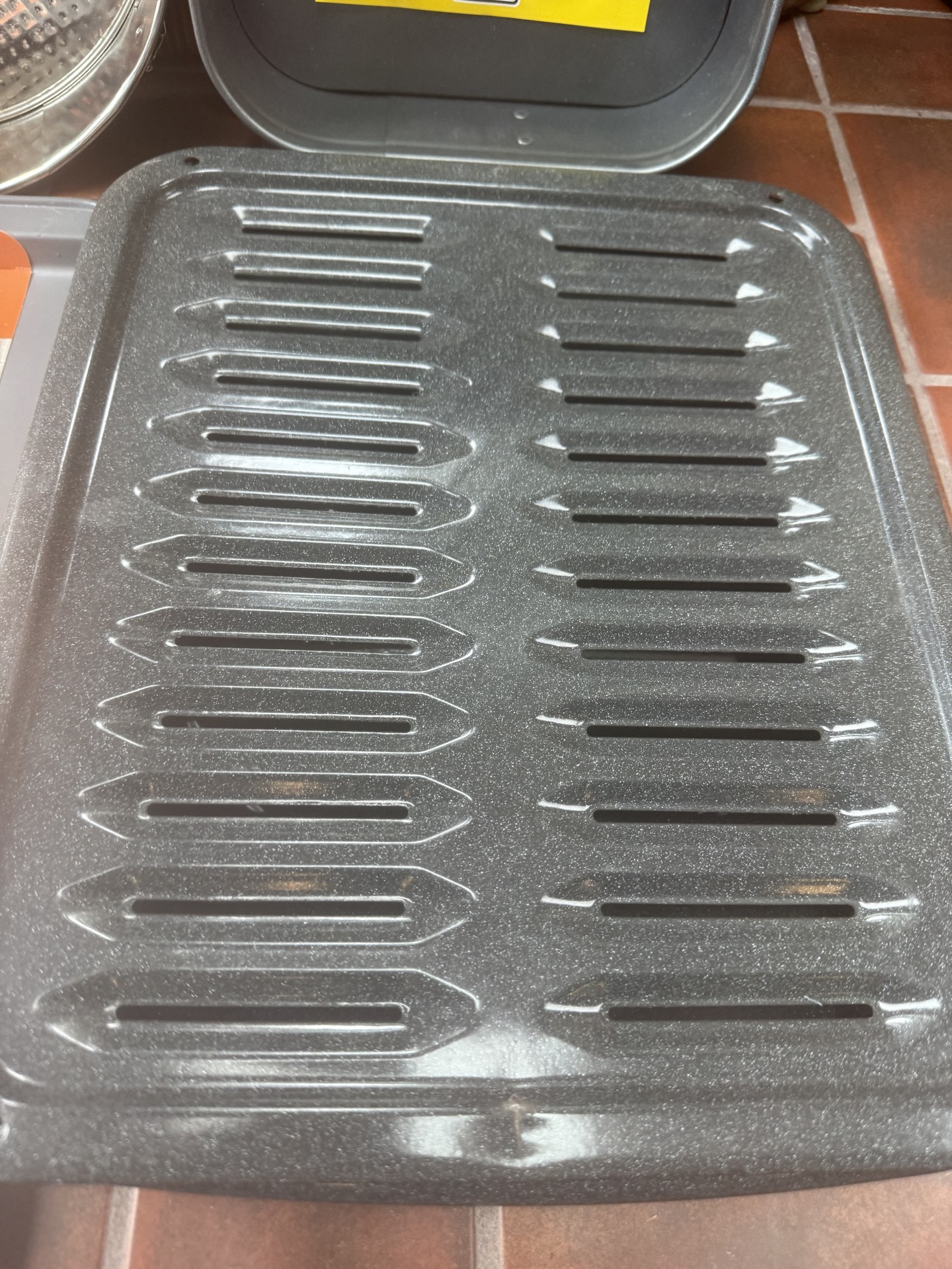 Assorted bakeware and baking accessories - image 4 of 8