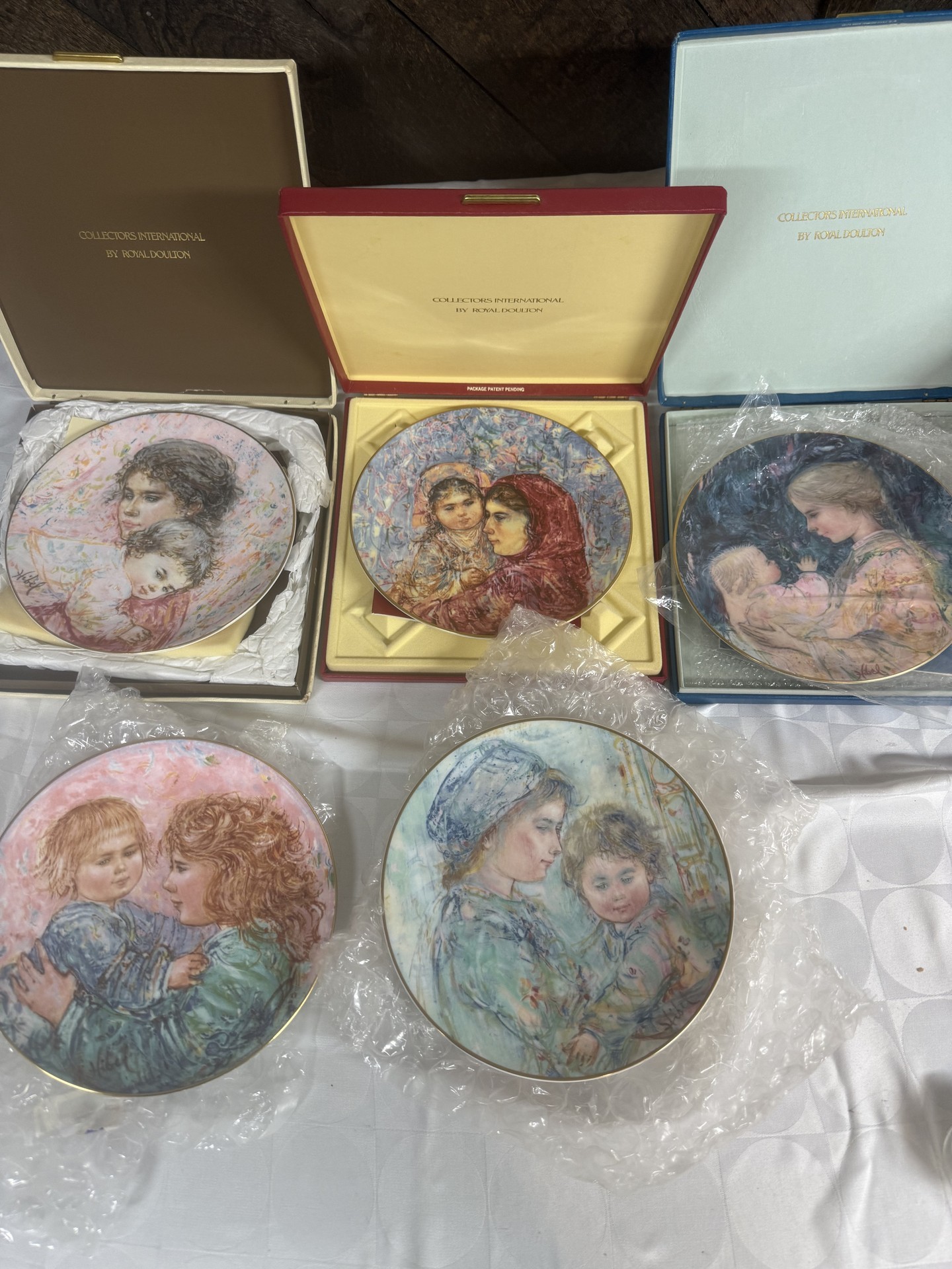 Edna Hibel Mother‑and‑Child Plates (Royal Doulton Collectors International) - image 1 of 12