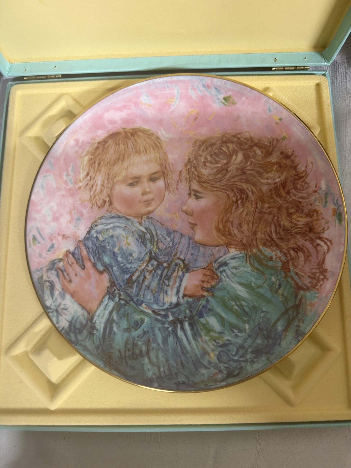 Royal Doulton Collectors International 'X and Child' mother‑and‑child porcelain plates - image 12 of 12