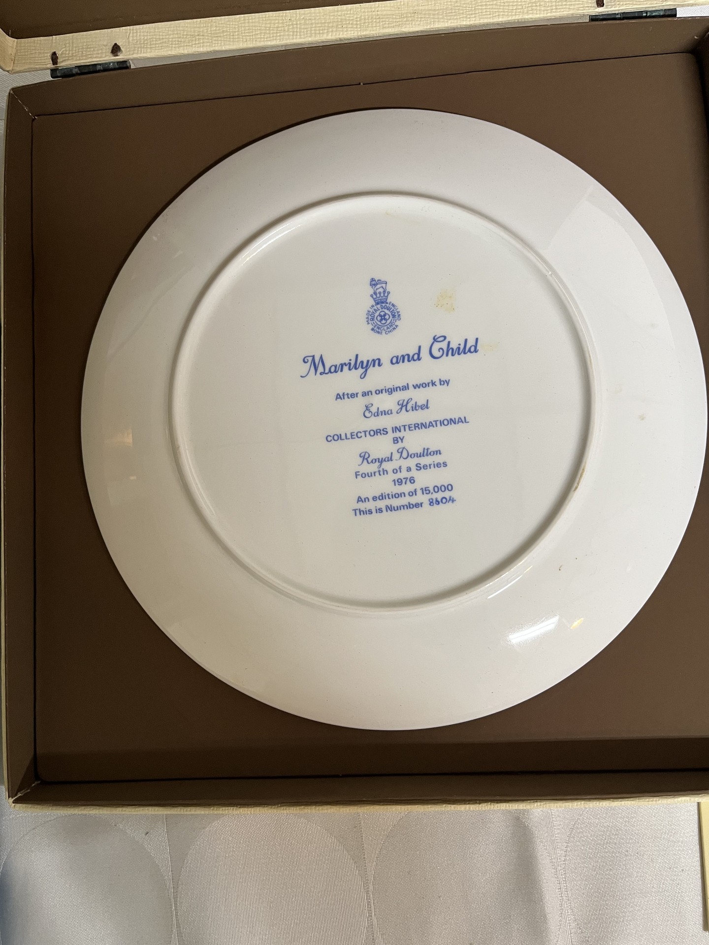 Edna Hibel Mother and Child Plate Set (Kristina and Child, Marilyn and Child, Lucia and Child) - image 4 of 9
