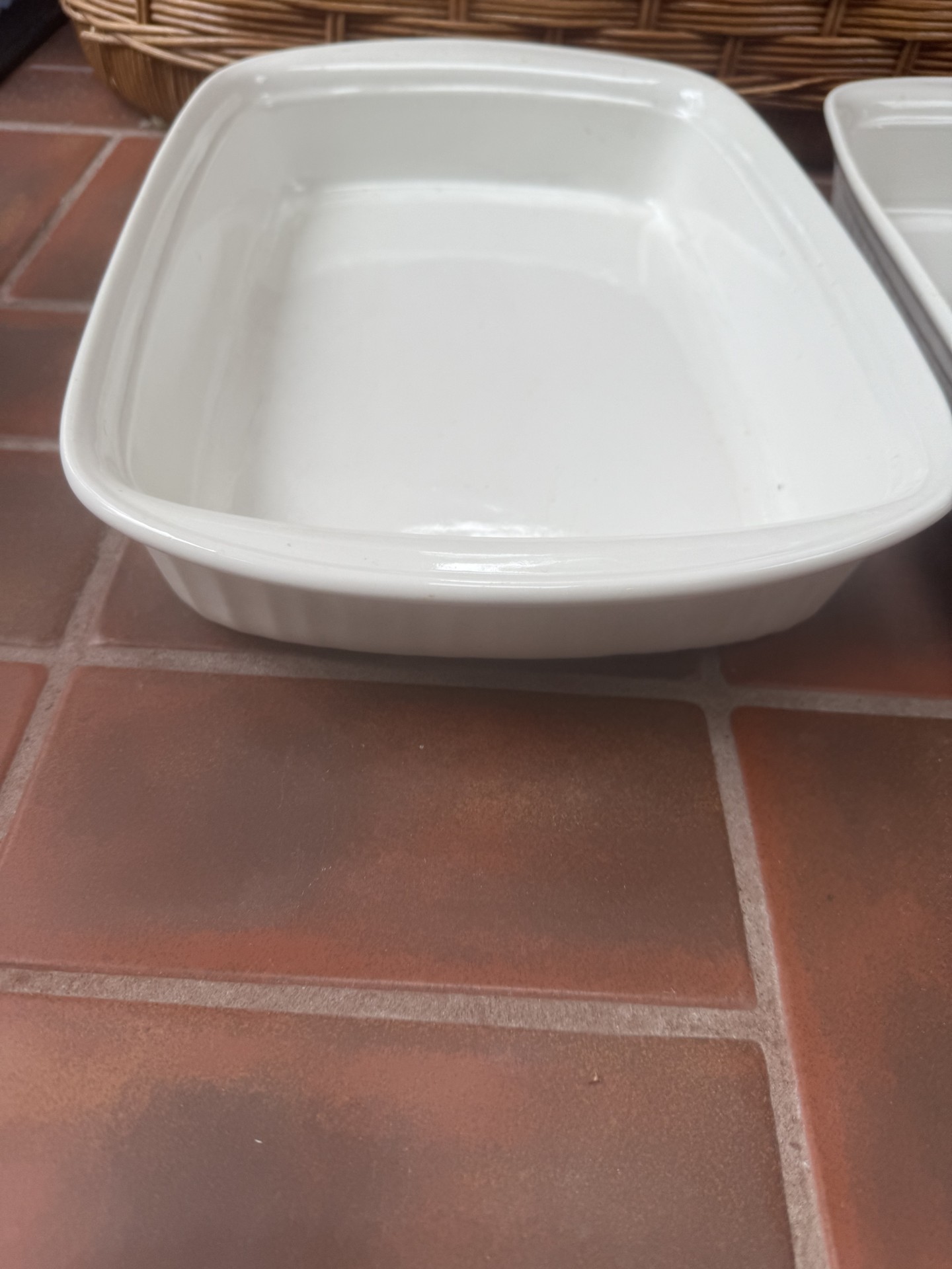 White rectangular ceramic bakeware (two dishes) - image 2 of 5