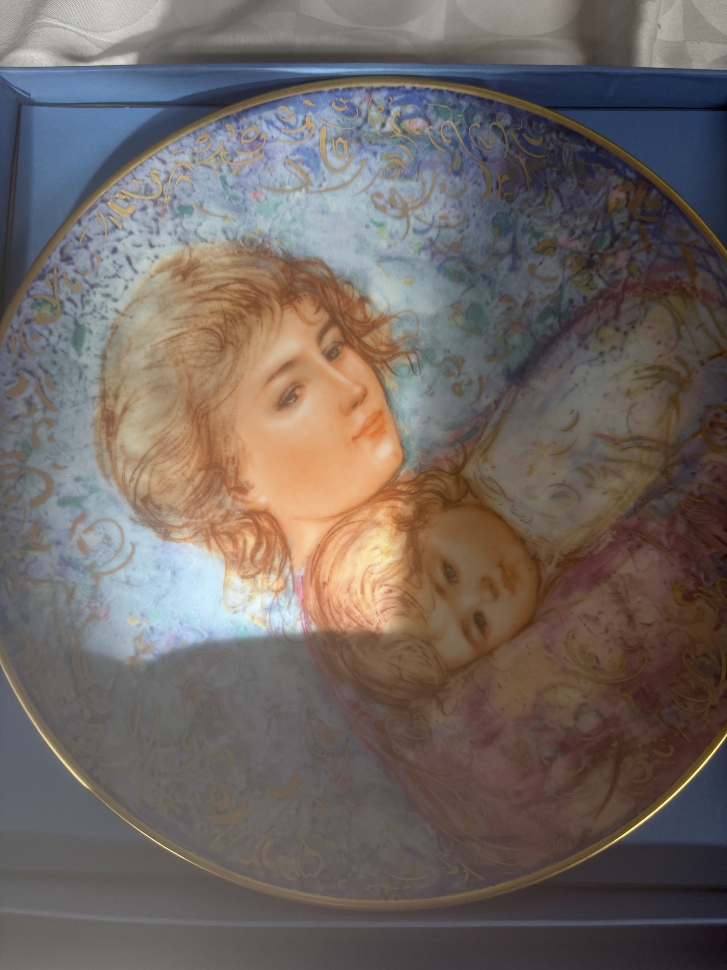 Edna Hibel Mother's Day Plates Collection (1984–1991) - image 2 of 14