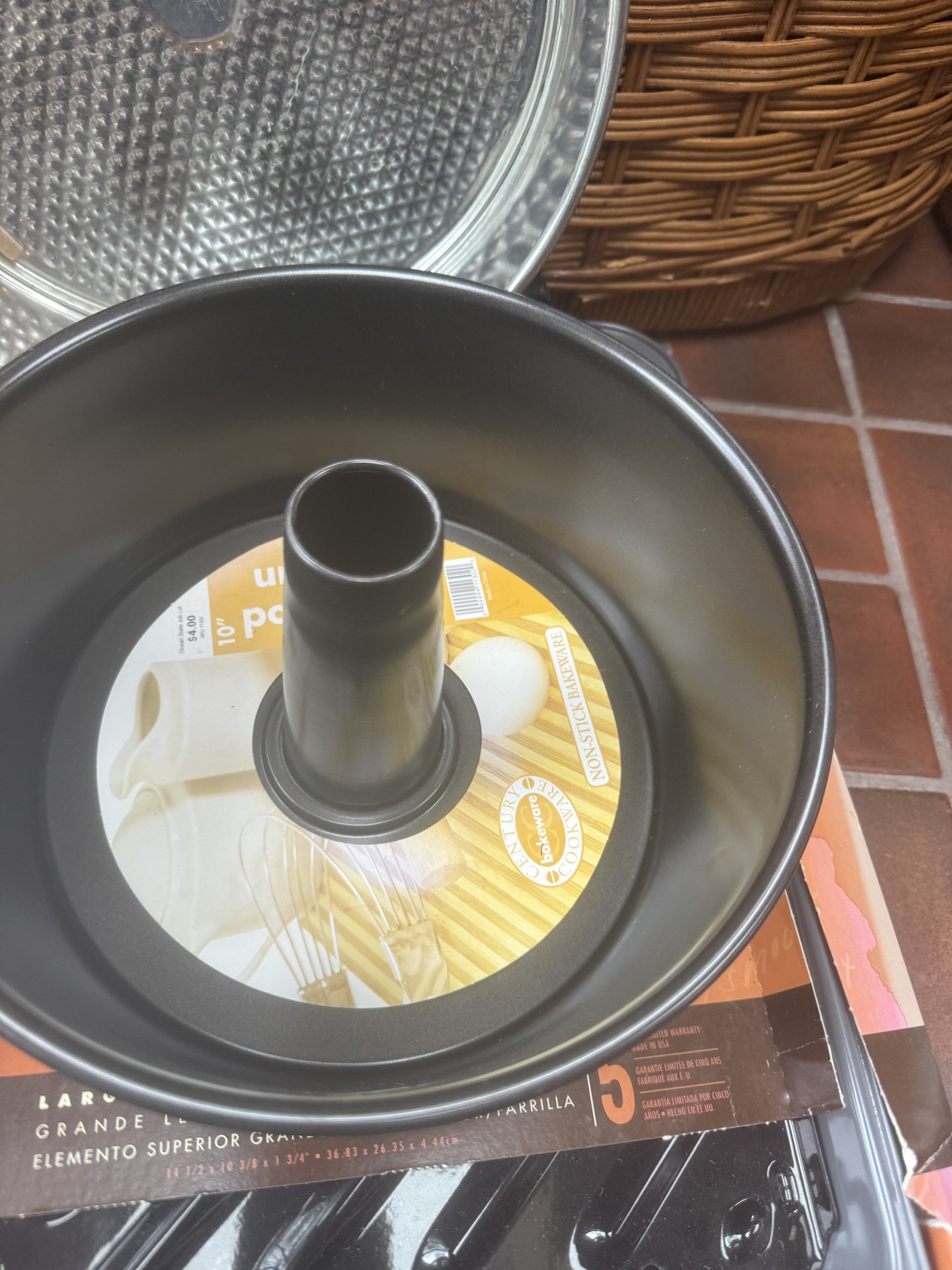 Bakeware set: cookie sheet, tube pan, round pans, and broiler pan - image 3 of 8