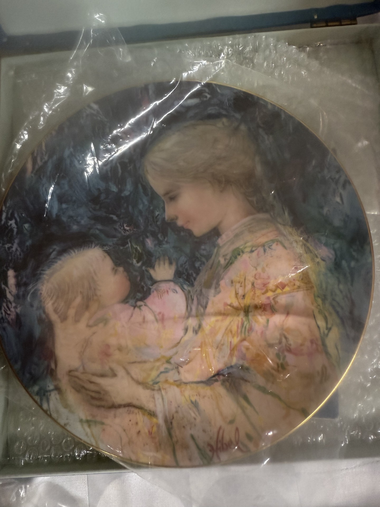 Edna Hibel Mother‑and‑Child Plates (Royal Doulton Collectors International) - image 10 of 12