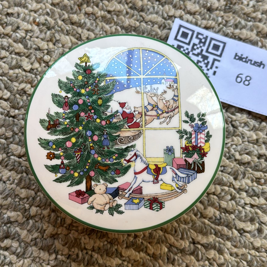 Assorted Christmas Holiday Decor Items - image 8 of 13