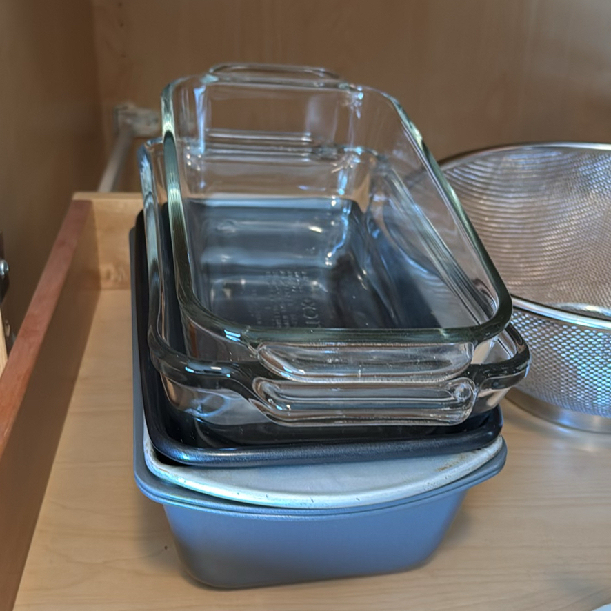 Assorted Mixing Bowls, Baking Dishes, and Kitchen Accessories - image 4 of 7