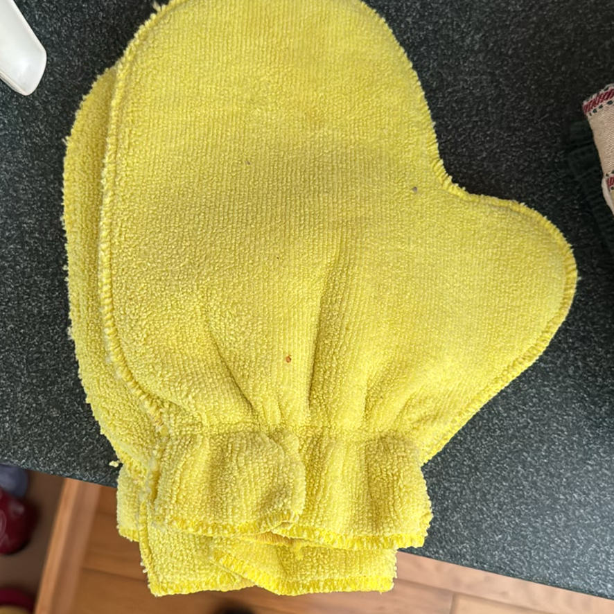 Assorted Kitchen Towels, Oven Mitts, Pot Holders, and Scrubbers - image 5 of 5