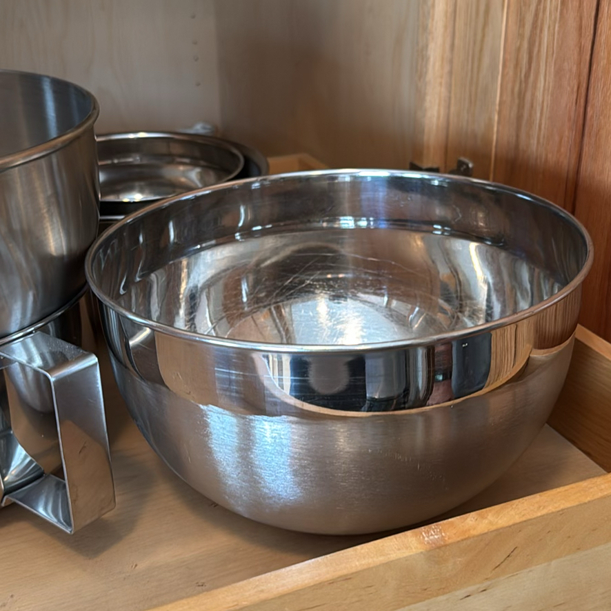 Assorted Mixing Bowls, Baking Dishes, and Kitchen Accessories - image 7 of 7