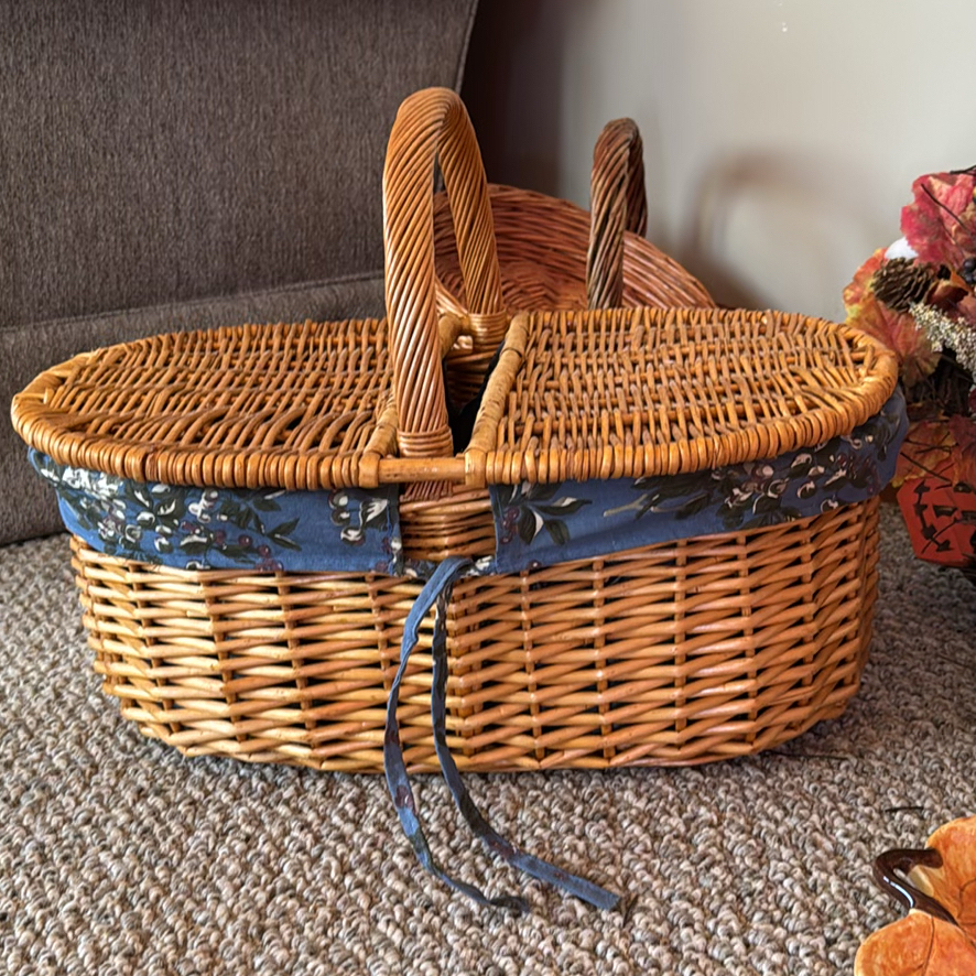Autumn Wreaths, Decorative Leaf Dish, and Wicker Baskets - image 8 of 8