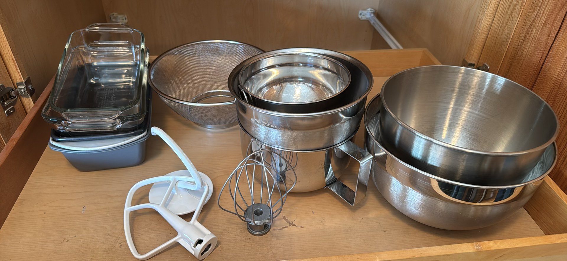 Assorted Mixing Bowls, Baking Dishes, and Kitchen Accessories - image 3 of 7