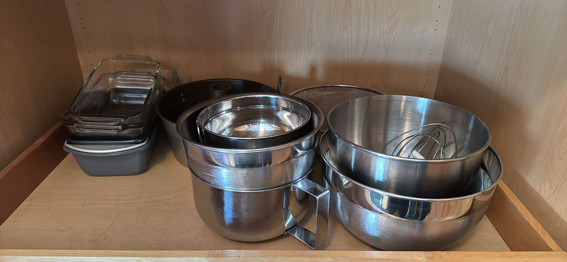 Assorted Mixing Bowls, Baking Dishes, and Kitchen Accessories - image 1 of 7