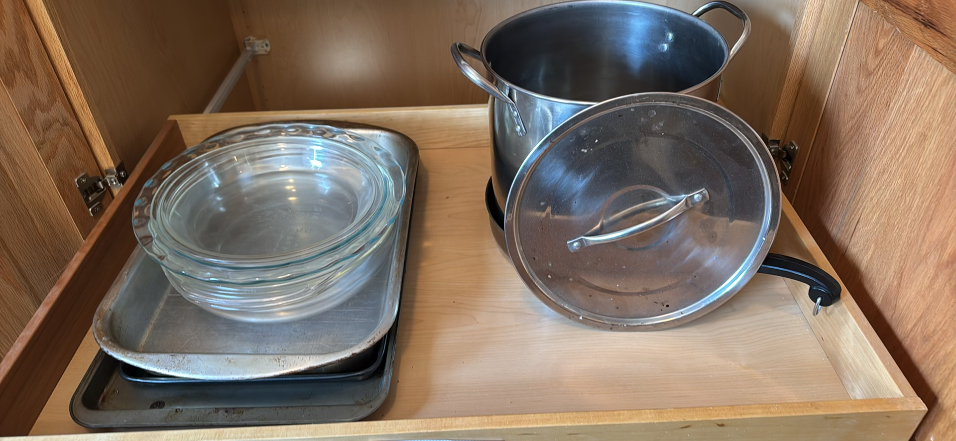 Cookware, Bakeware, and Glass Mixing Bowls - image 2 of 4