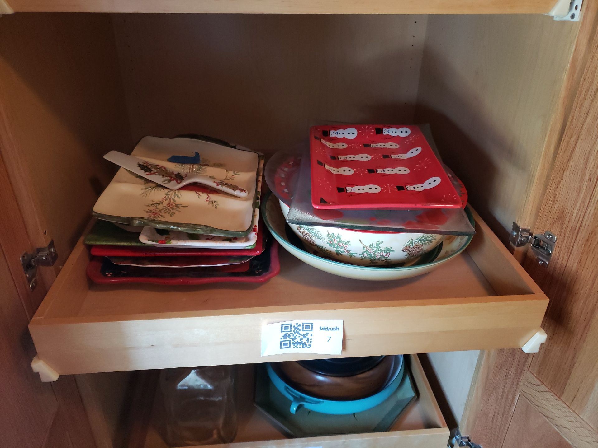 Holiday ceramic dinnerware and bakeware set - image 1 of 6
