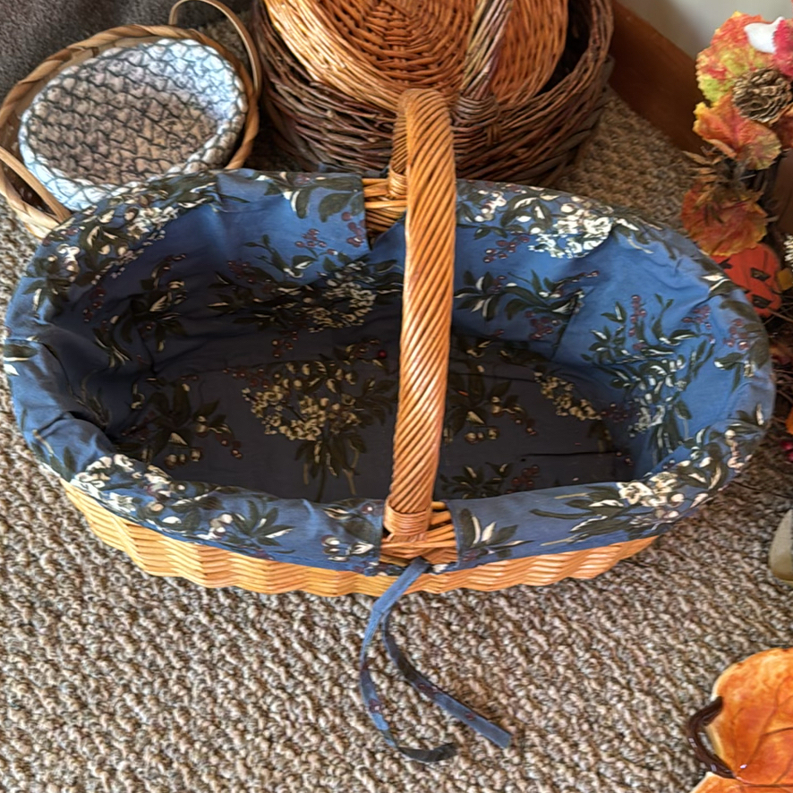 Autumn Wreaths, Decorative Leaf Dish, and Wicker Baskets - image 7 of 8
