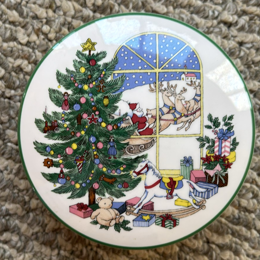 Assorted Christmas Holiday Decor Items - image 9 of 13