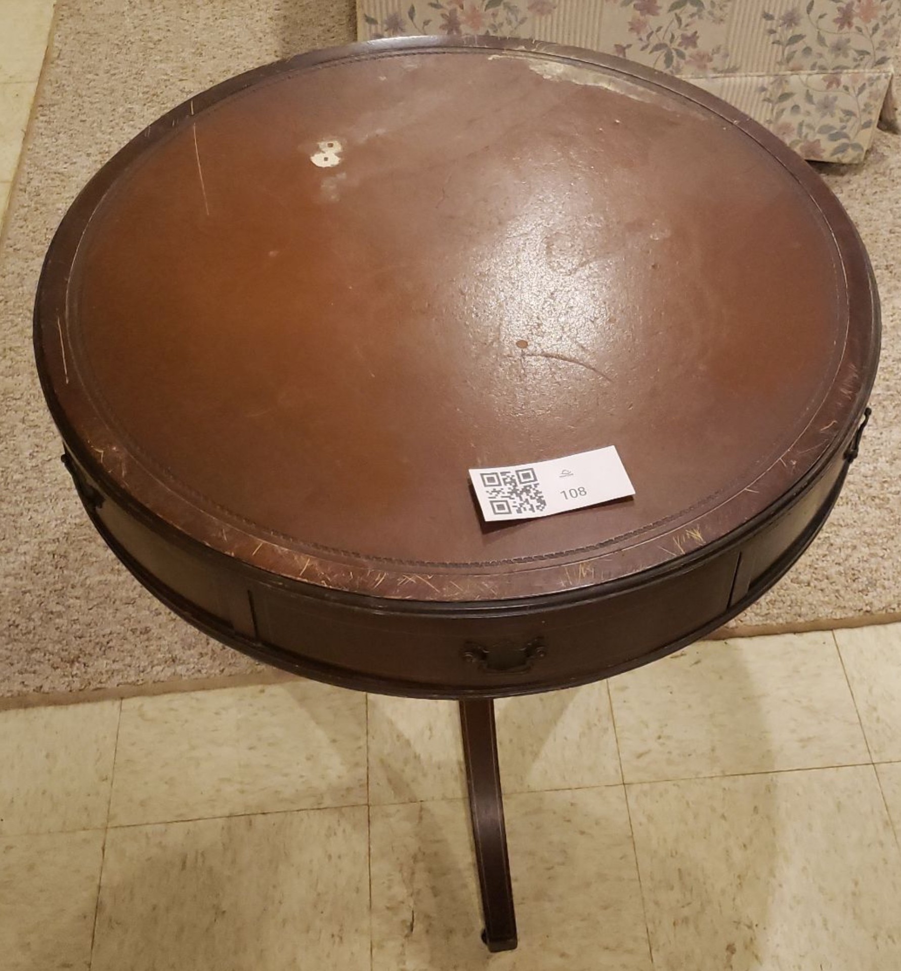 Round Pedestal Side Table - image 2 of 6