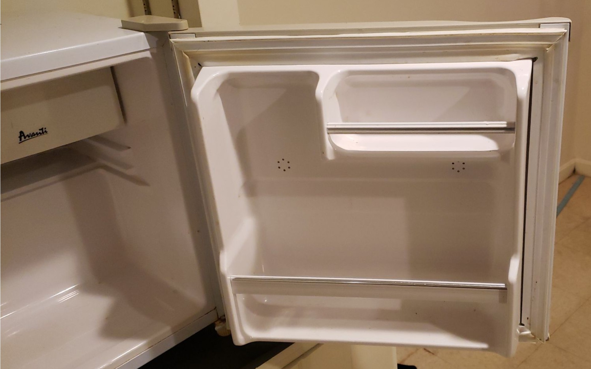 Avanti Compact Refrigerator - image 2 of 4