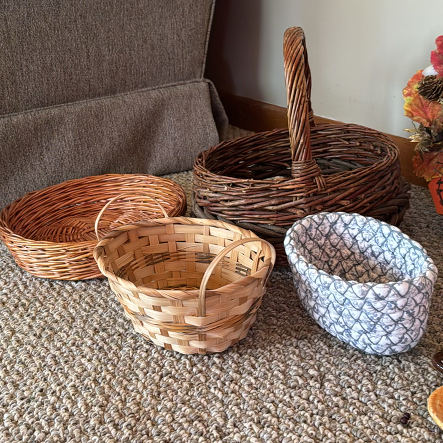Autumn Wreaths, Decorative Leaf Dish, and Wicker Baskets - image 5 of 8