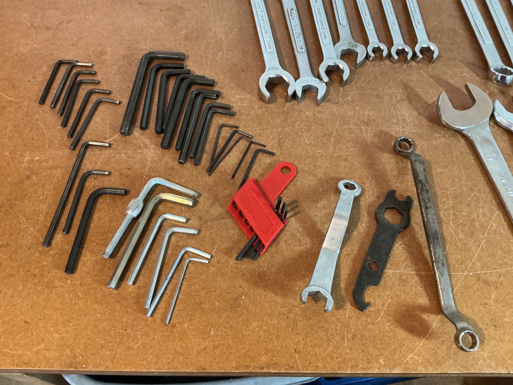 Craftsman wrenches and assorted hand tools - image 5 of 7