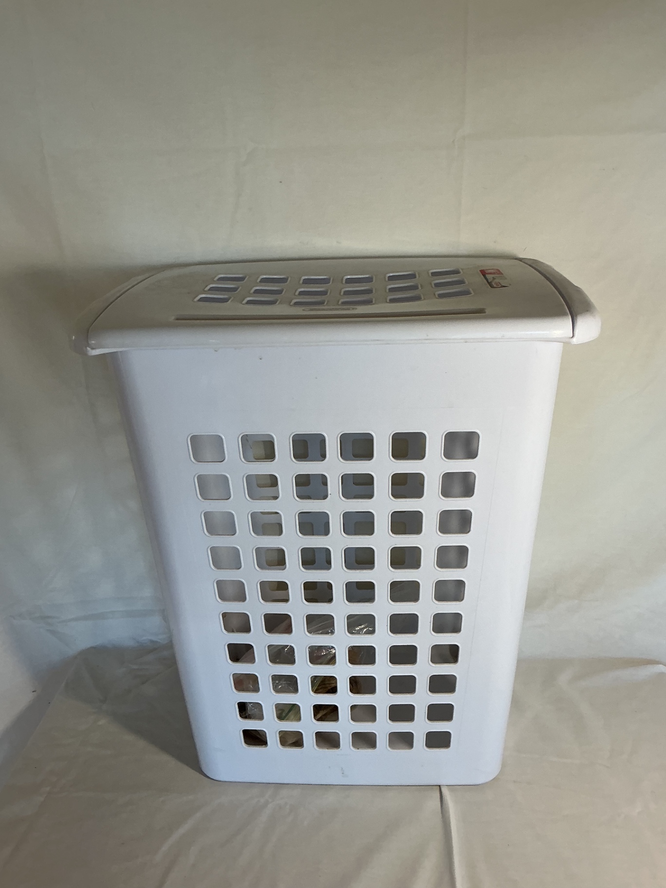 White plastic laundry hamper with lid and assorted craft materials - image 4 of 4