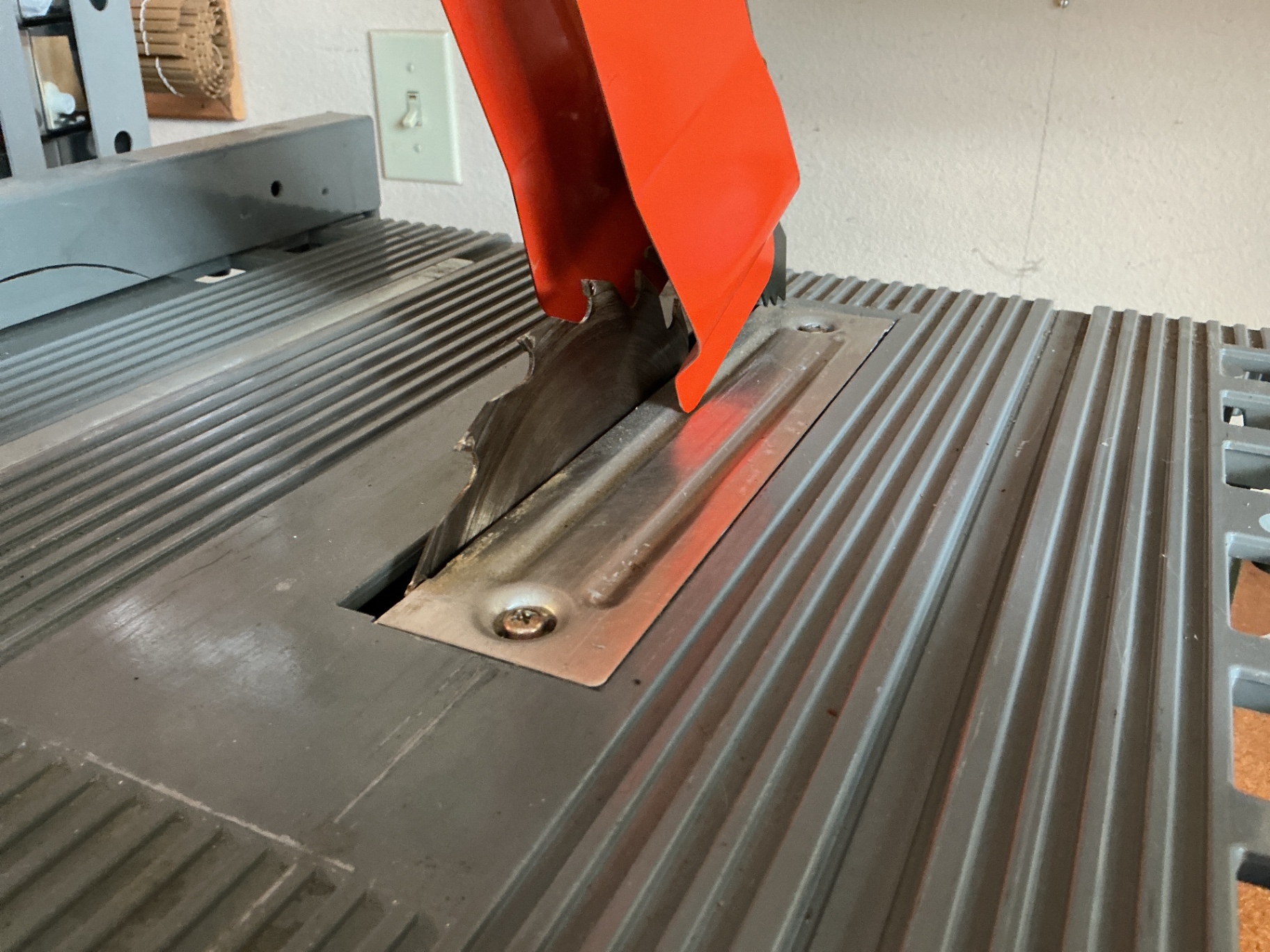 Makita Table Saw with Fence, Guard and Miter Gauge (Model 2708) - image 5 of 5