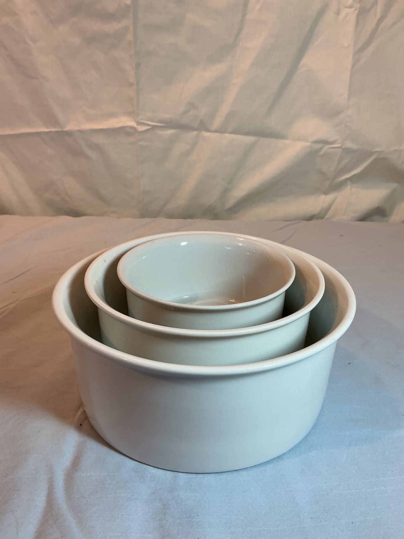 Sunbeam Mixmaster stand mixer with bowls and kitchen accessories - image 4 of 5