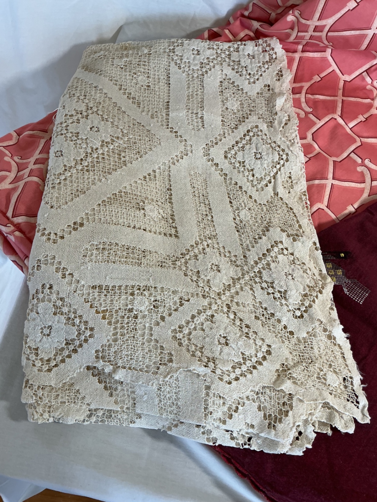 Assorted decorative round tablecloth’s. - image 2 of 6