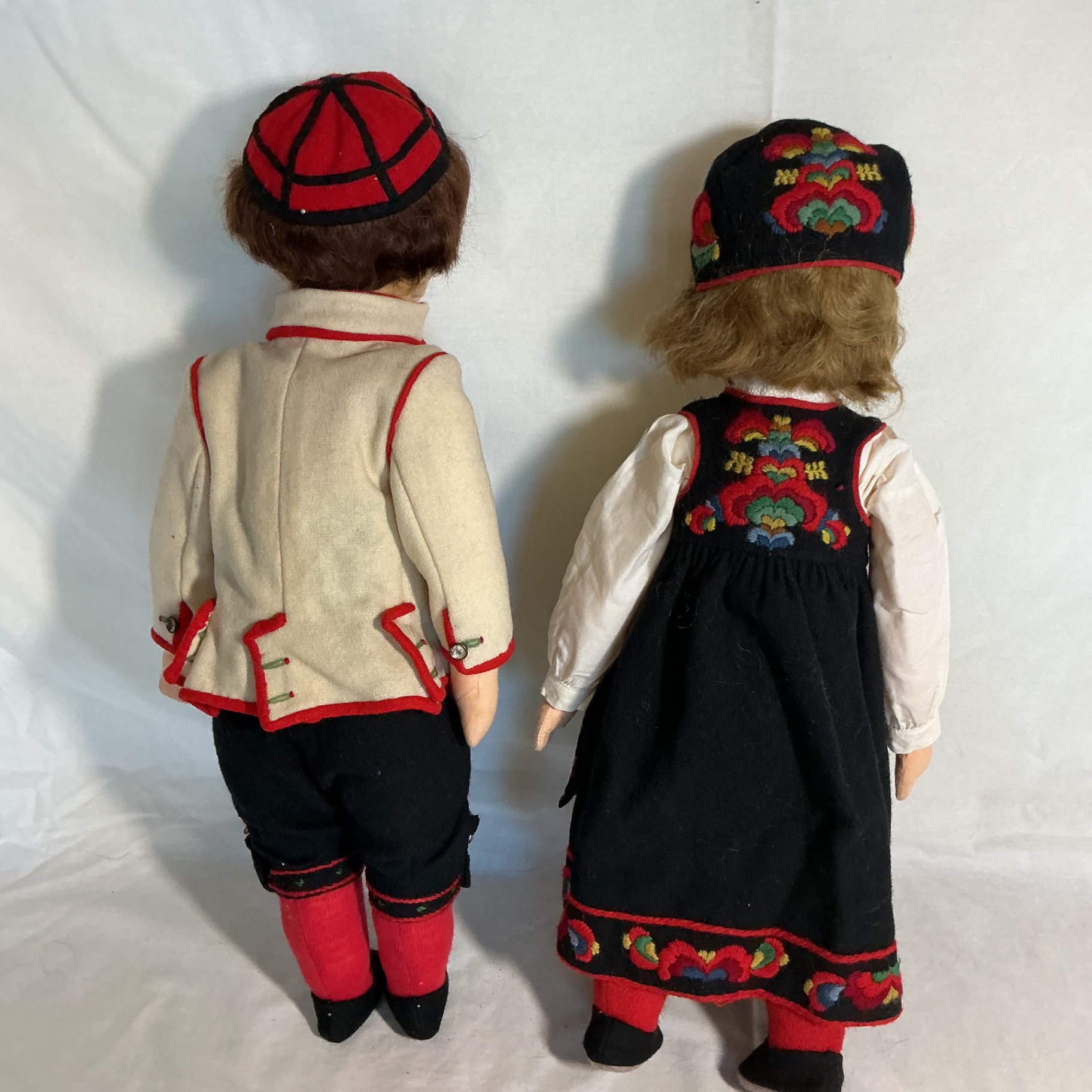Vintage Dolls in Traditional Folk Costumes - image 5 of 12