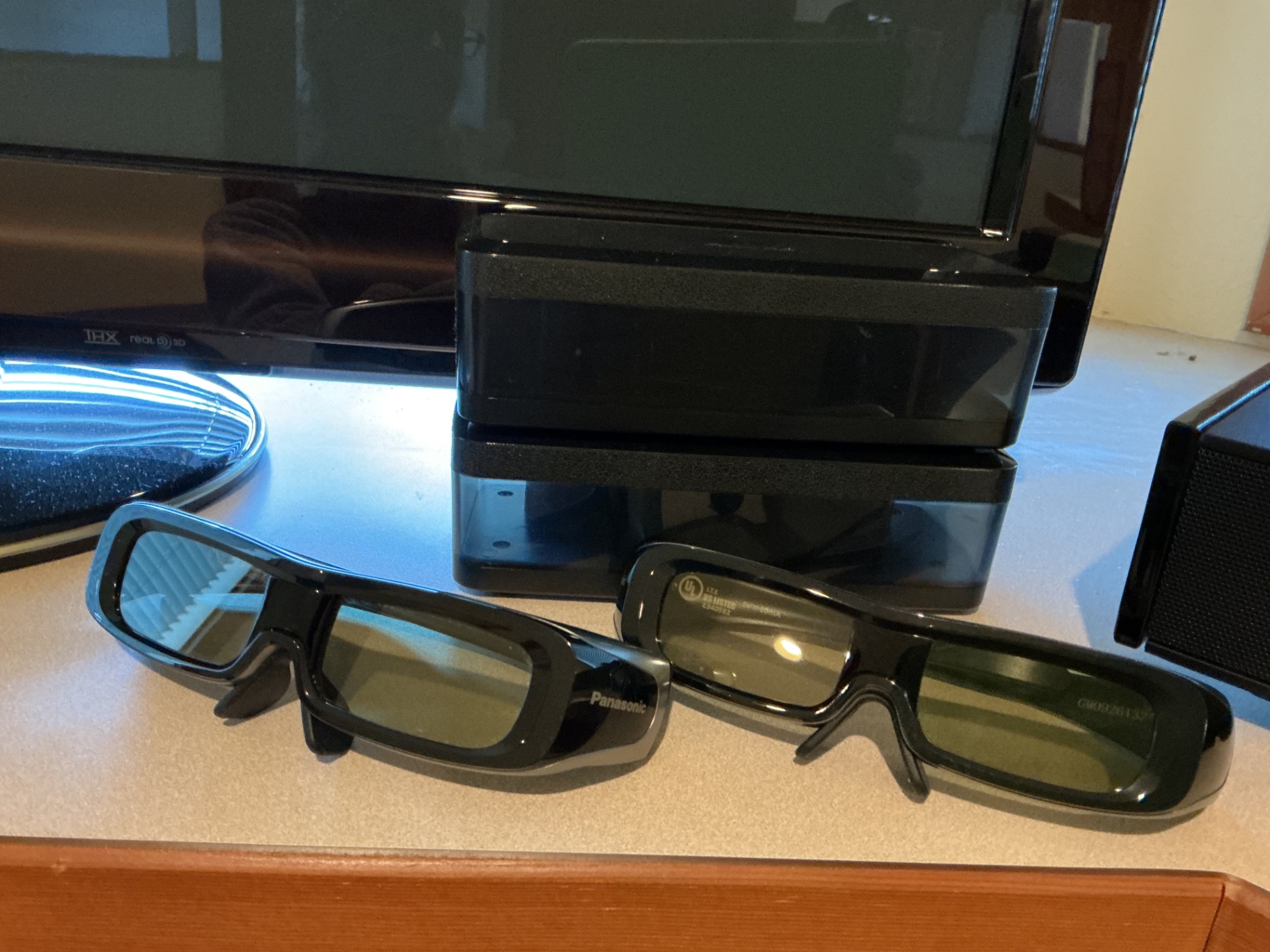 LG Panasonic TV w/ Blu-ray player, Apple TV 4K, 3D glasses, and more - image 5 of 15