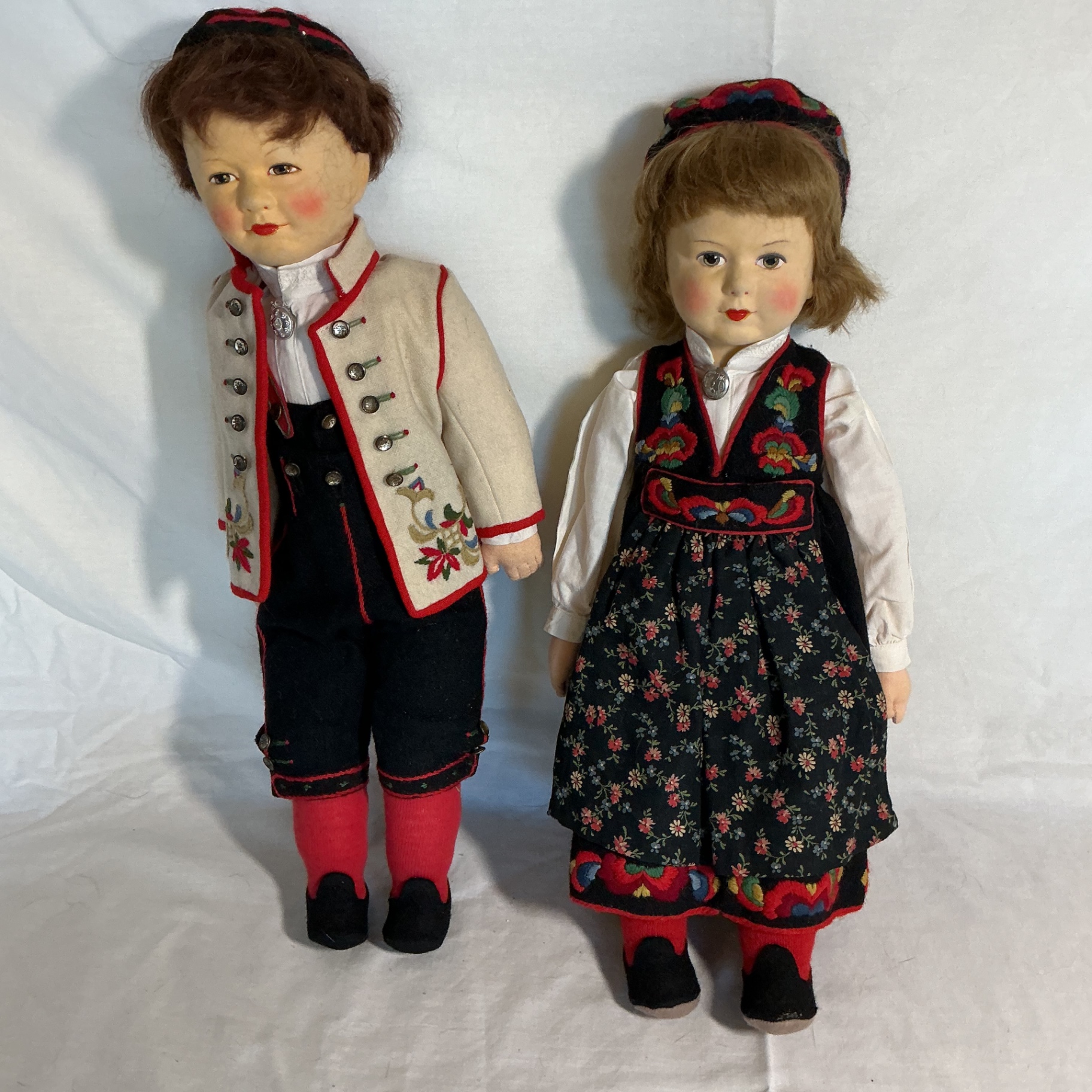 Vintage Dolls in Traditional Folk Costumes - image 4 of 12