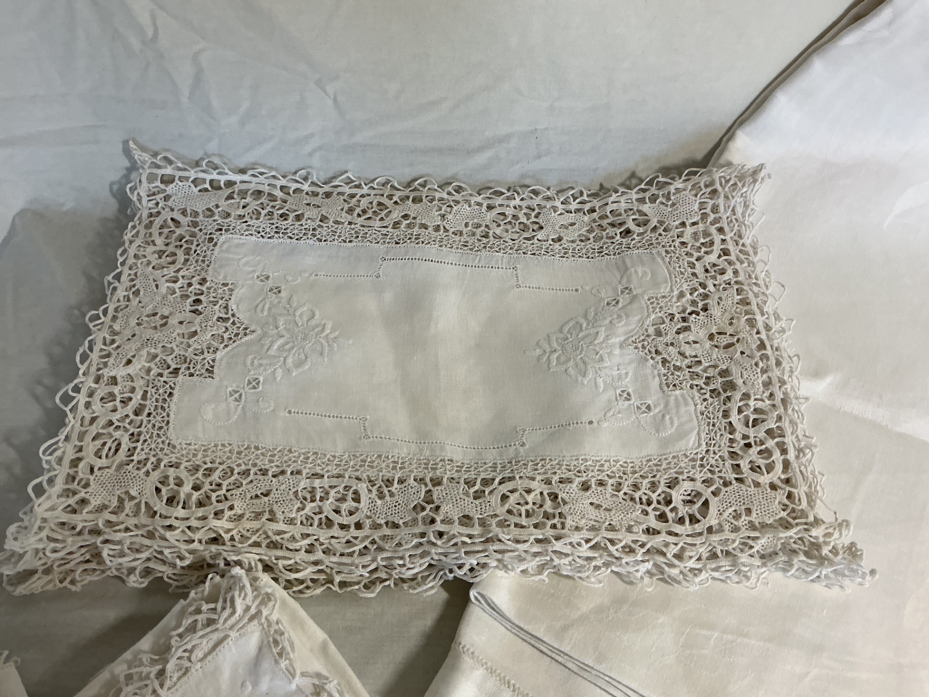 Vintage white embroidered linen tablecloth with lace trim and matching napkins - image 2 of 5