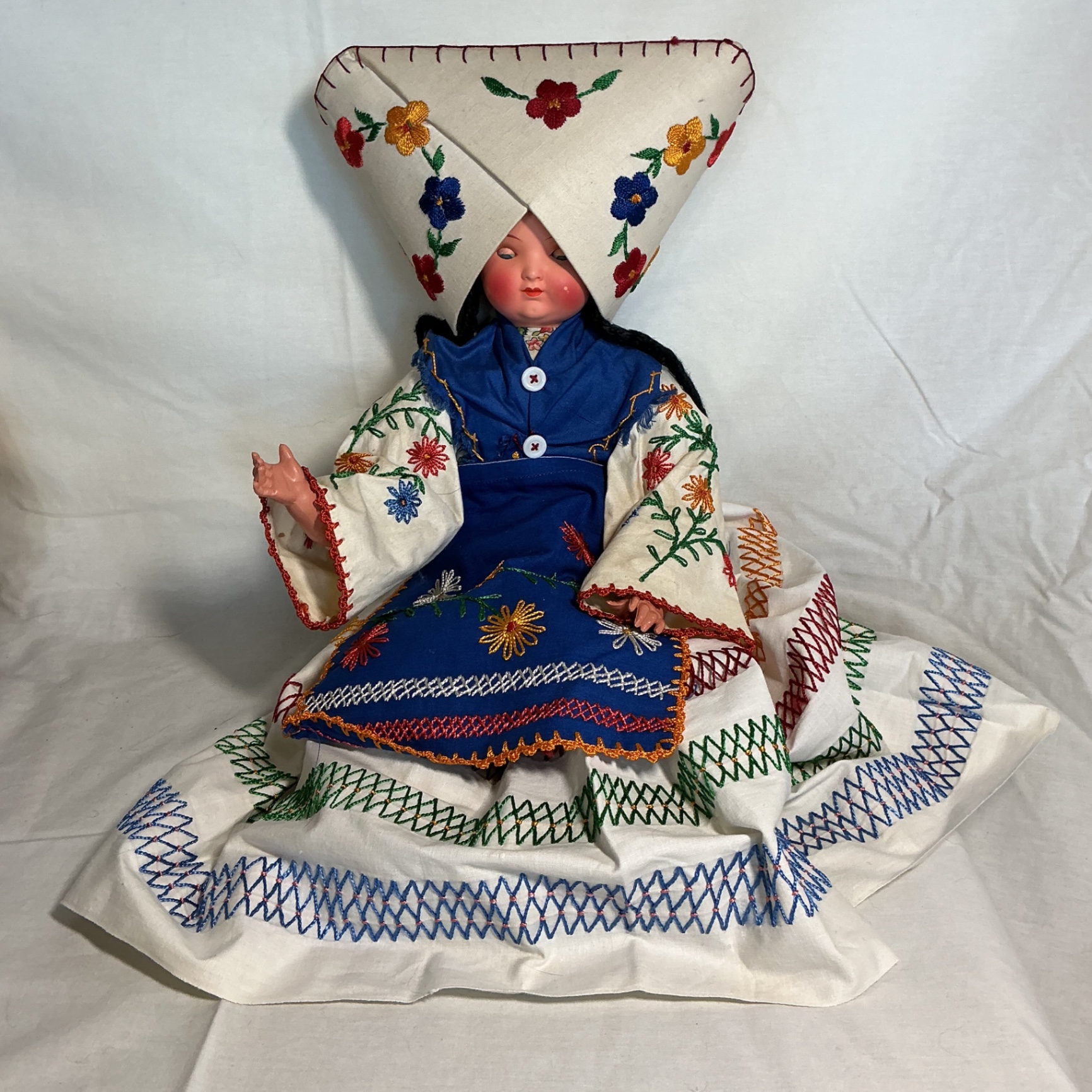 Vintage Dolls in Traditional Folk Costumes - image 2 of 12